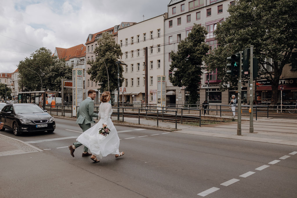 Die schönsten Standesämter in Berlin - Brandenburg 13 WEB Lensofbeauty Hochzeitsfotograf Berlin Rathaus Lichtenberg Standesamtliche Trauung 244