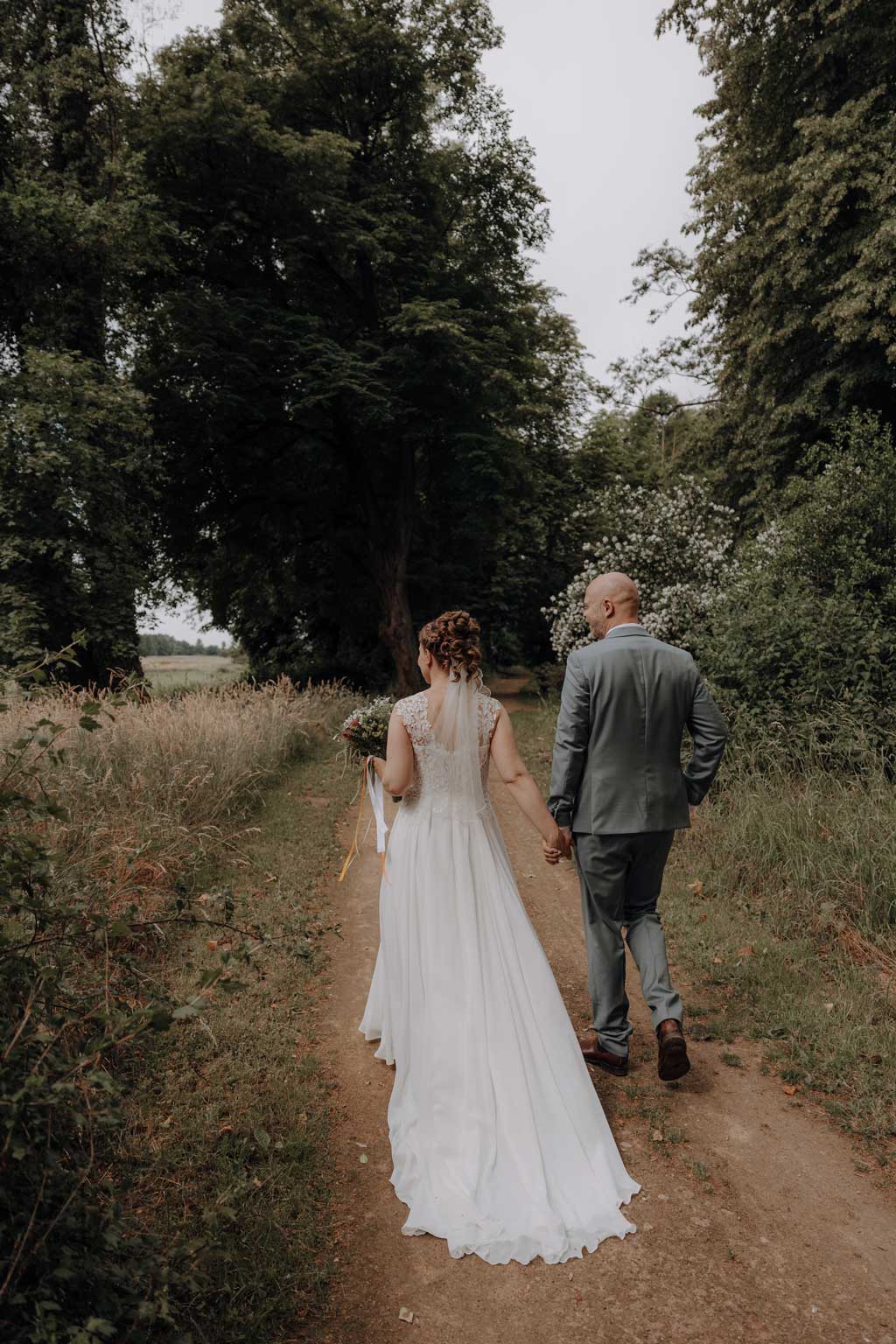 Hochzeitsfotos und hochzeitsfotograf ins Schlosspark krumke in Osterburg. Rosengarten und Blumengarten und ein toller park zum fotografieren . perfekt für schöne Hochzeitsfotos und Paarfotos.